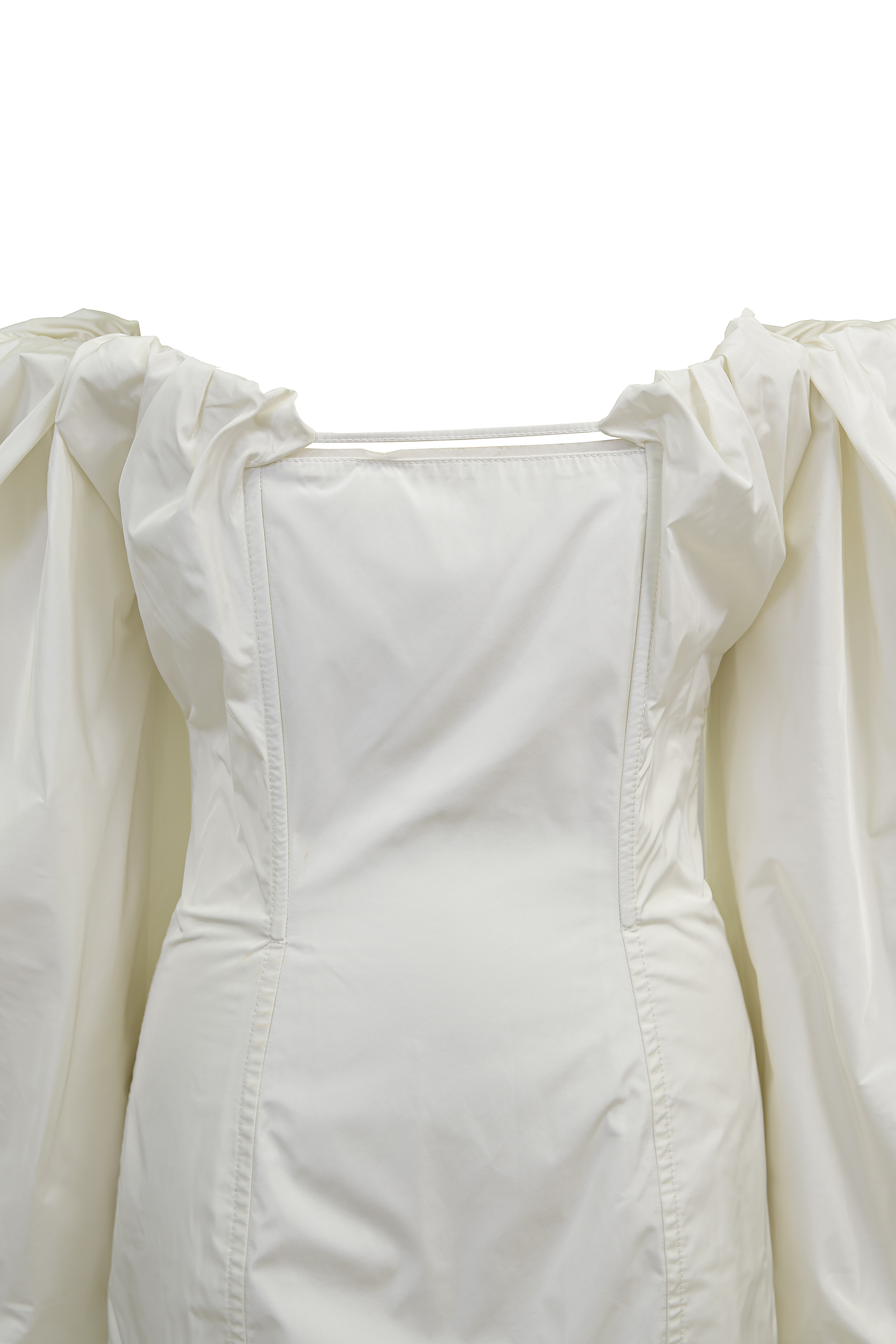 Jacquemus］タフタボリュームパフミニドレスｰホワイトをレンタル